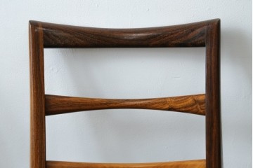 デンマークビンテージ　ニールス・コフォード(Niels Koefoed)　リス(Lis)　ローズウッド　くびれた背貫が素敵なラダーバックチェア4脚セット　(R-061121)