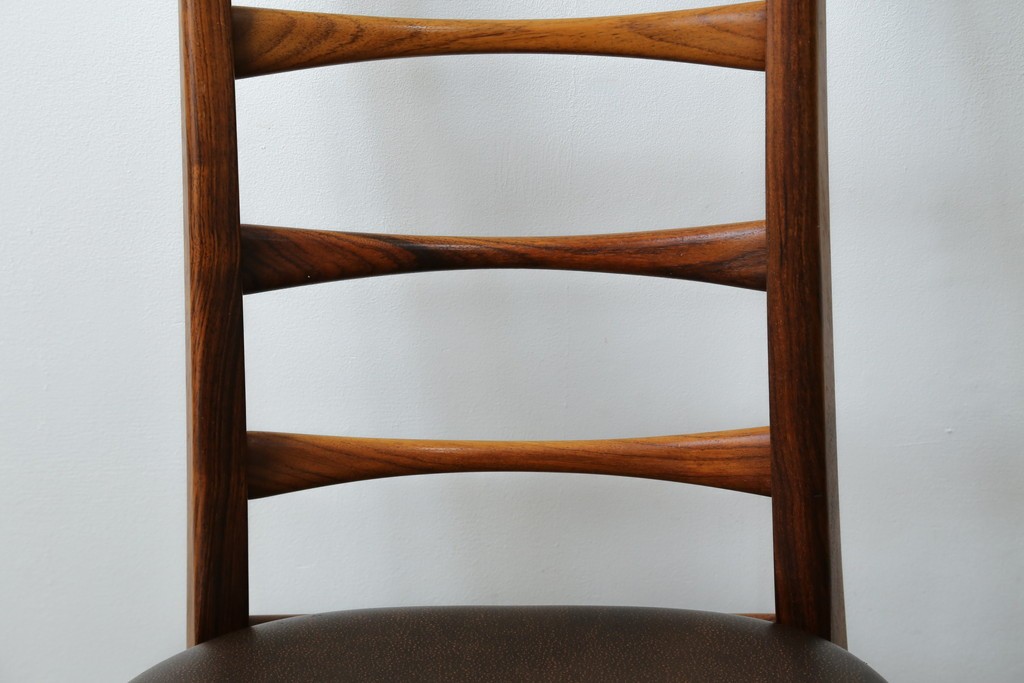 デンマークビンテージ　ニールス・コフォード(Niels Koefoed)　リス(Lis)　ローズウッド　くびれた背貫が素敵なラダーバックチェア4脚セット　(R-061121)