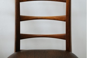デンマークビンテージ　ニールス・コフォード(Niels Koefoed)　リス(Lis)　ローズウッド　くびれた背貫が素敵なラダーバックチェア4脚セット　(R-061121)