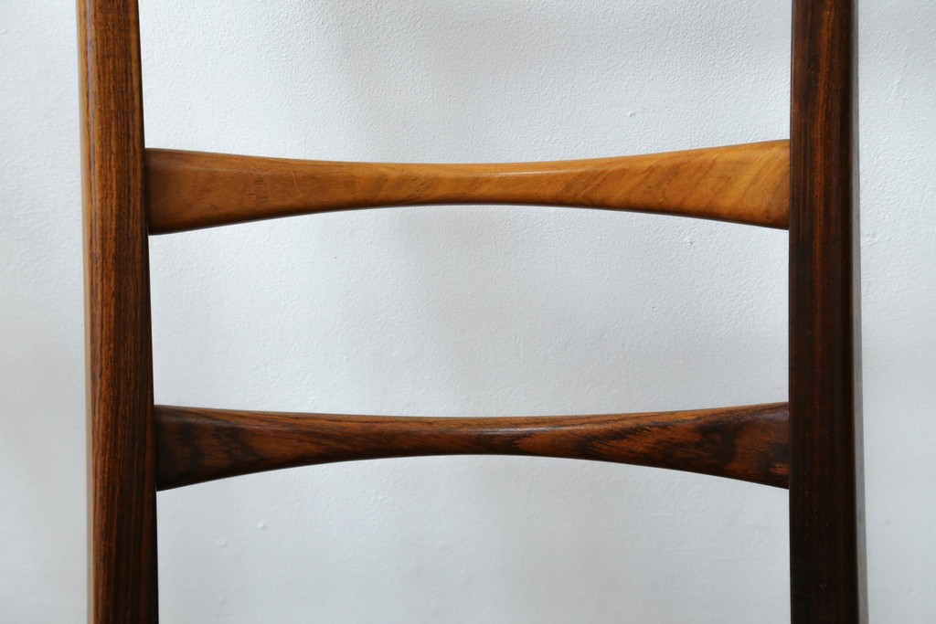 デンマークビンテージ　ニールス・コフォード(Niels Koefoed)　リス(Lis)　ローズウッド　くびれた背貫が素敵なラダーバックチェア4脚セット　(R-061121)