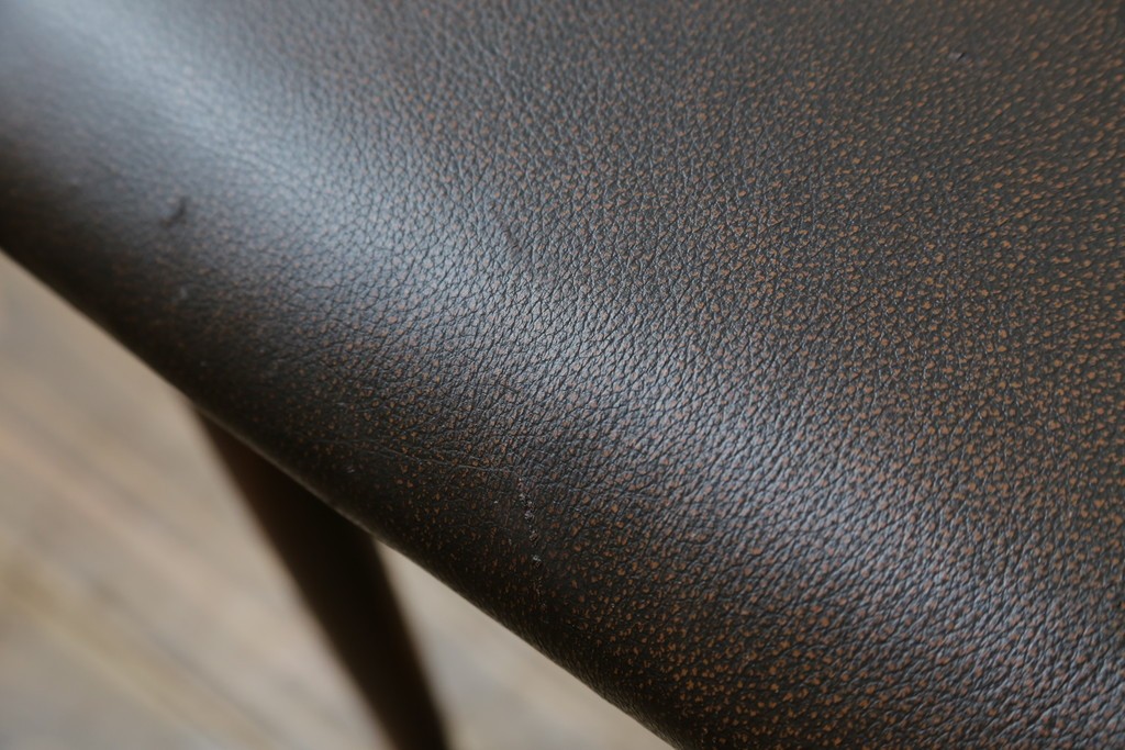 デンマークビンテージ　ニールス・コフォード(Niels Koefoed)　リス(Lis)　ローズウッド　くびれた背貫が素敵なラダーバックチェア4脚セット　(R-061121)