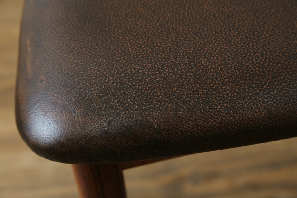 デンマークビンテージ　ニールス・コフォード(Niels Koefoed)　リス(Lis)　ローズウッド　くびれた背貫が素敵なラダーバックチェア4脚セット　(R-061121)