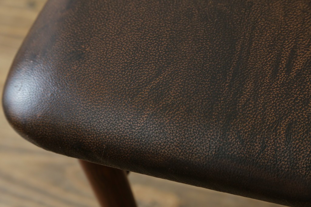 デンマークビンテージ　ニールス・コフォード(Niels Koefoed)　リス(Lis)　ローズウッド　くびれた背貫が素敵なラダーバックチェア4脚セット　(R-061121)