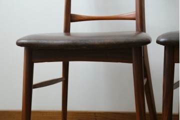 デンマークビンテージ　ニールス・コフォード(Niels Koefoed)　リス(Lis)　ローズウッド　くびれた背貫が素敵なラダーバックチェア4脚セット　(R-061121)