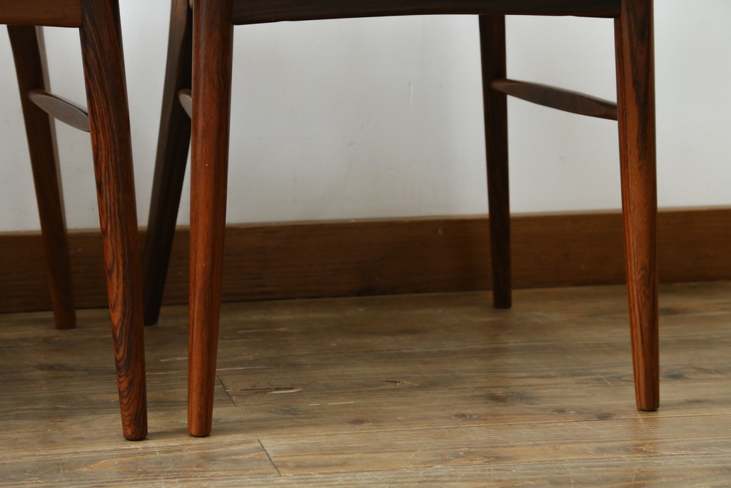 デンマークビンテージ　ニールス・コフォード(Niels Koefoed)　リス(Lis)　ローズウッド　くびれた背貫が素敵なラダーバックチェア4脚セット　(R-061121)