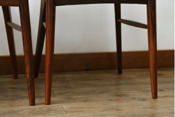 デンマークビンテージ　ニールス・コフォード(Niels Koefoed)　リス(Lis)　ローズウッド　くびれた背貫が素敵なラダーバックチェア4脚セット　(R-061121)