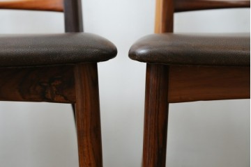 デンマークビンテージ　ニールス・コフォード(Niels Koefoed)　リス(Lis)　ローズウッド　くびれた背貫が素敵なラダーバックチェア4脚セット　(R-061121)