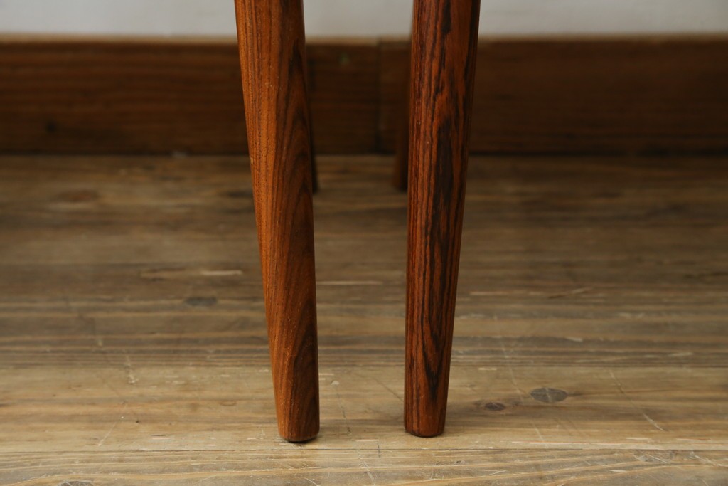 デンマークビンテージ　ニールス・コフォード(Niels Koefoed)　リス(Lis)　ローズウッド　くびれた背貫が素敵なラダーバックチェア4脚セット　(R-061121)