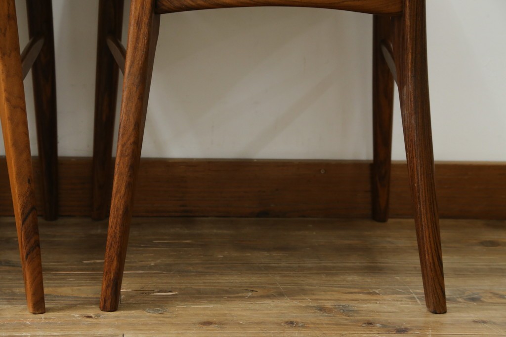 デンマークビンテージ　ニールス・コフォード(Niels Koefoed)　リス(Lis)　ローズウッド　くびれた背貫が素敵なラダーバックチェア4脚セット　(R-061121)