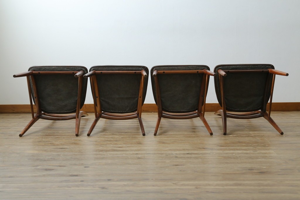 デンマークビンテージ　ニールス・コフォード(Niels Koefoed)　リス(Lis)　ローズウッド　くびれた背貫が素敵なラダーバックチェア4脚セット　(R-061121)