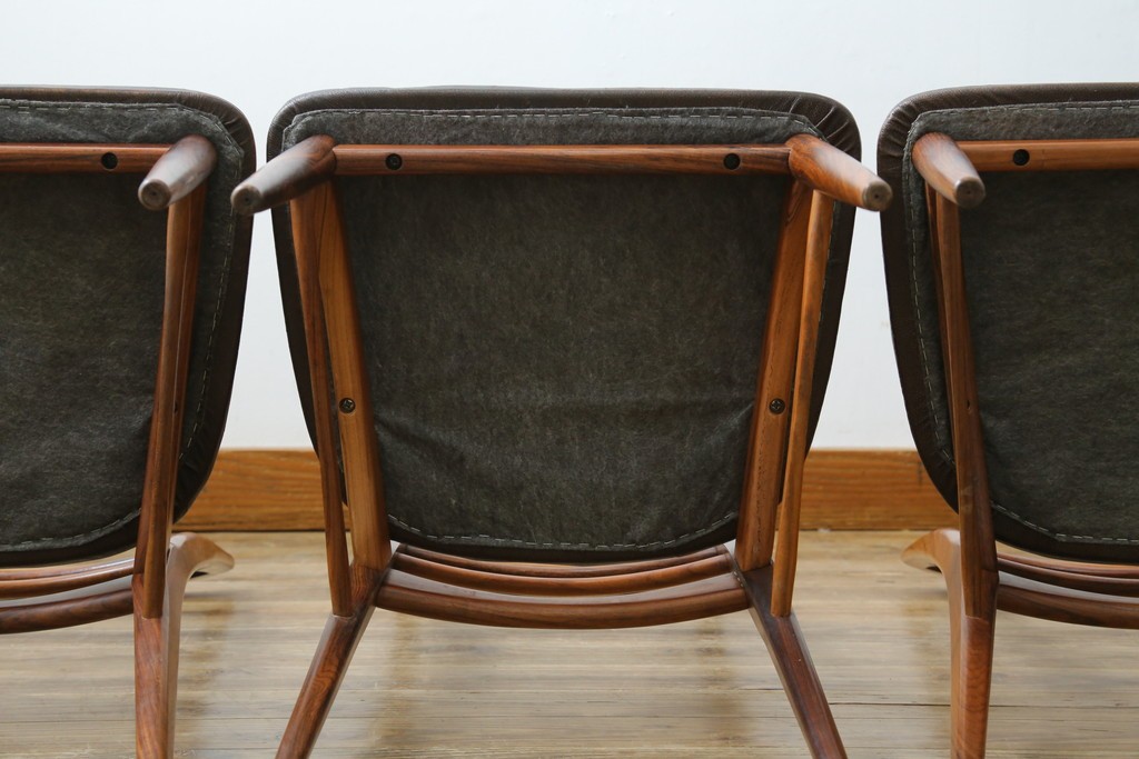 デンマークビンテージ　ニールス・コフォード(Niels Koefoed)　リス(Lis)　ローズウッド　くびれた背貫が素敵なラダーバックチェア4脚セット　(R-061121)