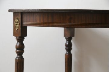 イギリスアンティーク　希少デザイン　マホガニー材　高級感溢れるレザートップのコーナーテーブル(コーナーラック、花台)(R-061124)