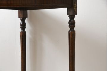 イギリスアンティーク　希少デザイン　マホガニー材　高級感溢れるレザートップのコーナーテーブル(コーナーラック、花台)(R-061124)