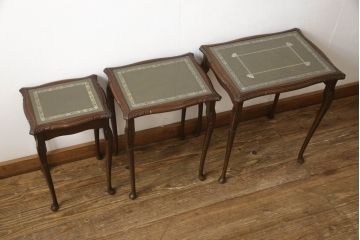 イギリスビンテージ　高級感あるレザートップのネストテーブル(ガラス天板付き、サイドテーブル、コーヒーテーブル、ヴィンテージ)(R-061127)