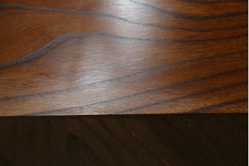 中古　岩谷堂箪笥　存在感のある金具と迫力のある杢目が目を惹く衣装箪笥　(R-061128)