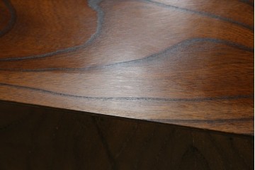 中古　岩谷堂箪笥　存在感のある金具と迫力のある杢目が目を惹く衣装箪笥　(R-061128)