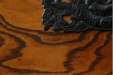 中古　岩谷堂箪笥　存在感のある金具と迫力のある杢目が目を惹く衣装箪笥　(R-061128)