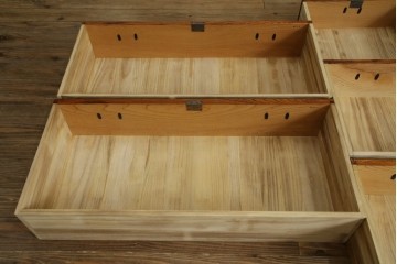 中古　岩谷堂箪笥　存在感のある金具と迫力のある杢目が目を惹く衣装箪笥　(R-061128)