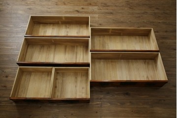中古　岩谷堂箪笥　存在感のある金具と迫力のある杢目が目を惹く衣装箪笥　(R-061128)