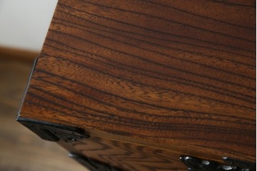 中古　岩谷堂箪笥　存在感のある金具と迫力のある杢目が目を惹く衣装箪笥　(R-061128)