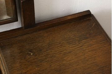 イギリスビンテージ　オーク材　扉の彫刻と金具のデザインがかわいらしいドレッシングチェスト(ドレッサー、鏡台、ミラー、ヴィンテージ)(R-061132)