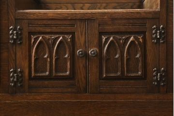 イギリスビンテージ　オーク材　扉の彫刻と金具のデザインがかわいらしいドレッシングチェスト(ドレッサー、鏡台、ミラー、ヴィンテージ)(R-061132)