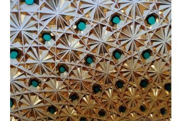 黒木国昭　グラスアート黒木　二色被せ　綾切子　黄色と緑の美しい色彩が目を引く8寸大皿(ガラス工芸、硝子、照葉樹林、切子、現代の名工)(R-061133)