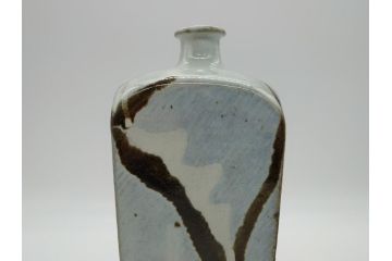 人間国宝　島岡達三　益子焼　白釉縄文象嵌　流文方壺(共箱付き、白釉、壷、民芸陶器)(R-061134)
