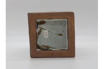 人間国宝　島岡達三　益子焼　白釉縄文象嵌　流文方壺(共箱付き、白釉、壷、民芸陶器)(R-061134)
