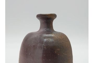 人間国宝　伊勢崎淳　備前焼　徳利(共箱付き、とっくり、花瓶、花器、伊部焼、民芸陶器)(R-061135)