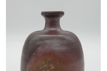 人間国宝　伊勢崎淳　備前焼　徳利(共箱付き、とっくり、花瓶、花器、伊部焼、民芸陶器)(R-061135)