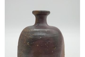 人間国宝　伊勢崎淳　備前焼　徳利(共箱付き、とっくり、花瓶、花器、伊部焼、民芸陶器)(R-061135)