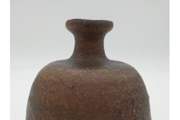 人間国宝　伊勢崎淳　備前焼　徳利(共箱付き、とっくり、花瓶、花器、伊部焼、民芸陶器)(R-061135)
