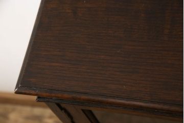 イギリスアンティーク　オーク材　サイズがいいね!　上品な佇まいが魅力的なブックケース(本箱、収納棚、戸棚、キャビネット)(R-061147)
