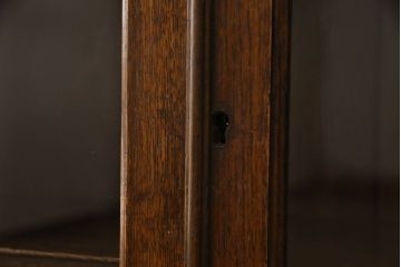 イギリスアンティーク　オーク材　サイズがいいね!　上品な佇まいが魅力的なブックケース(本箱、収納棚、戸棚、キャビネット)(R-061147)