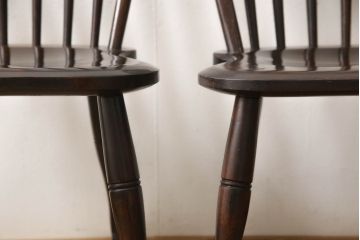 中古　松本民芸家具　シックな佇まいが魅力的な#72型・リーチチェア2脚セット(ダイニングチェア、ウィンザーチェア、板座チェア、椅子、ウインザーチェア)(R-061152)