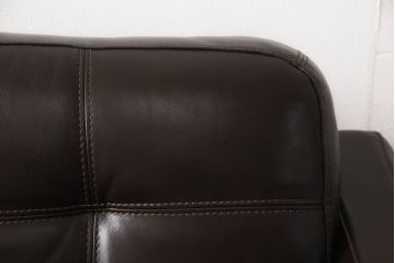 中古　美品　イタリア　Chateau d'Ax(シャトーダックス)　本革　2.5人掛け　美しい色艶が魅力的なレザーソファ(2人掛けソファ、2P、3人掛けソファ、3P、アームソファ)(R-061171)