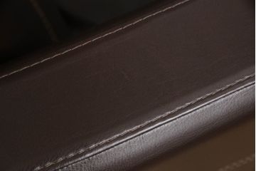 中古　美品　イタリア　Chateau d'Ax(シャトーダックス)　本革　2.5人掛け　美しい色艶が魅力的なレザーソファ(2人掛けソファ、2P、3人掛けソファ、3P、アームソファ)(R-061171)
