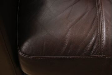 中古　美品　イタリア　Chateau d'Ax(シャトーダックス)　本革　2.5人掛け　美しい色艶が魅力的なレザーソファ(2人掛けソファ、2P、3人掛けソファ、3P、アームソファ)(R-061171)