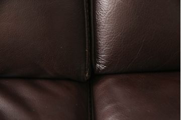 中古　美品　イタリア　Chateau d'Ax(シャトーダックス)　本革　2.5人掛け　美しい色艶が魅力的なレザーソファ(2人掛けソファ、2P、3人掛けソファ、3P、アームソファ)(R-061171)