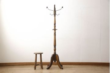 中古　カリモク家具(karimoku)　上品な挽き物加工が施されたポールハンガー(コートハンガー、帽子掛け、店舗什器)(R-061179)