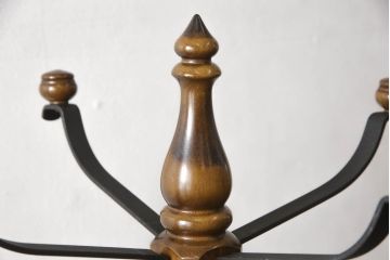 中古　カリモク家具(karimoku)　上品な挽き物加工が施されたポールハンガー(コートハンガー、帽子掛け、店舗什器)(R-061179)