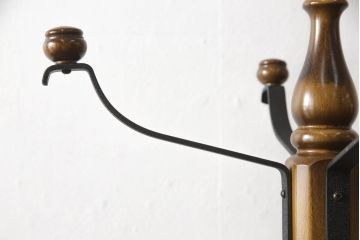 中古　カリモク家具(karimoku)　上品な挽き物加工が施されたポールハンガー(コートハンガー、帽子掛け、店舗什器)(R-061179)