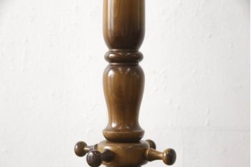 中古　カリモク家具(karimoku)　上品な挽き物加工が施されたポールハンガー(コートハンガー、帽子掛け、店舗什器)(R-061179)