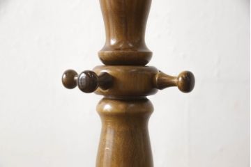 中古　カリモク家具(karimoku)　上品な挽き物加工が施されたポールハンガー(コートハンガー、帽子掛け、店舗什器)(R-061179)