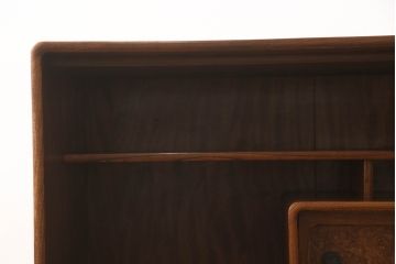 和製アンティーク　昭和初期　漆塗り　前面総欅(ケヤキ)材　玉杢が目を惹く茶箪笥(茶棚、収納棚、戸棚、違い棚、飾り棚、引き出し、キャビネット)(R-061180)