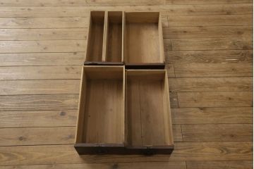 和製アンティーク　前面欅(ケヤキ)材　迫力ある金具が目を惹く仙台箪笥(和箪笥、時代箪笥、衣装箪笥、和タンス、引き出し、収納箪笥)(R-061183)