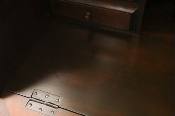 中古　松本民芸家具　落ち着いた色合いが和モダンな雰囲気を醸し出す重H型ビューローブックケース(本箱、キャビネット、ワークデスク、ライティングビューロー、ボールフットビューロー、在宅ワーク、在宅用)(R-061184)