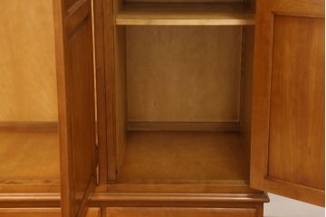 中古　美品　横浜クラシック家具　ダニエル(Daniel)　アーリーアメリカン　温かみのある雰囲気と上品な佇まいが魅力のワードローブ(洋服タンス、衣装タンス、収納棚、キャビネット)(R-061188)