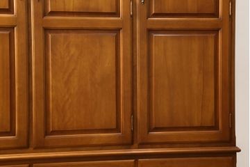中古　美品　横浜クラシック家具　ダニエル(Daniel)　アーリーアメリカン　温かみのある雰囲気と上品な佇まいが魅力のワードローブ(洋服タンス、衣装タンス、収納棚、キャビネット)(R-061188)